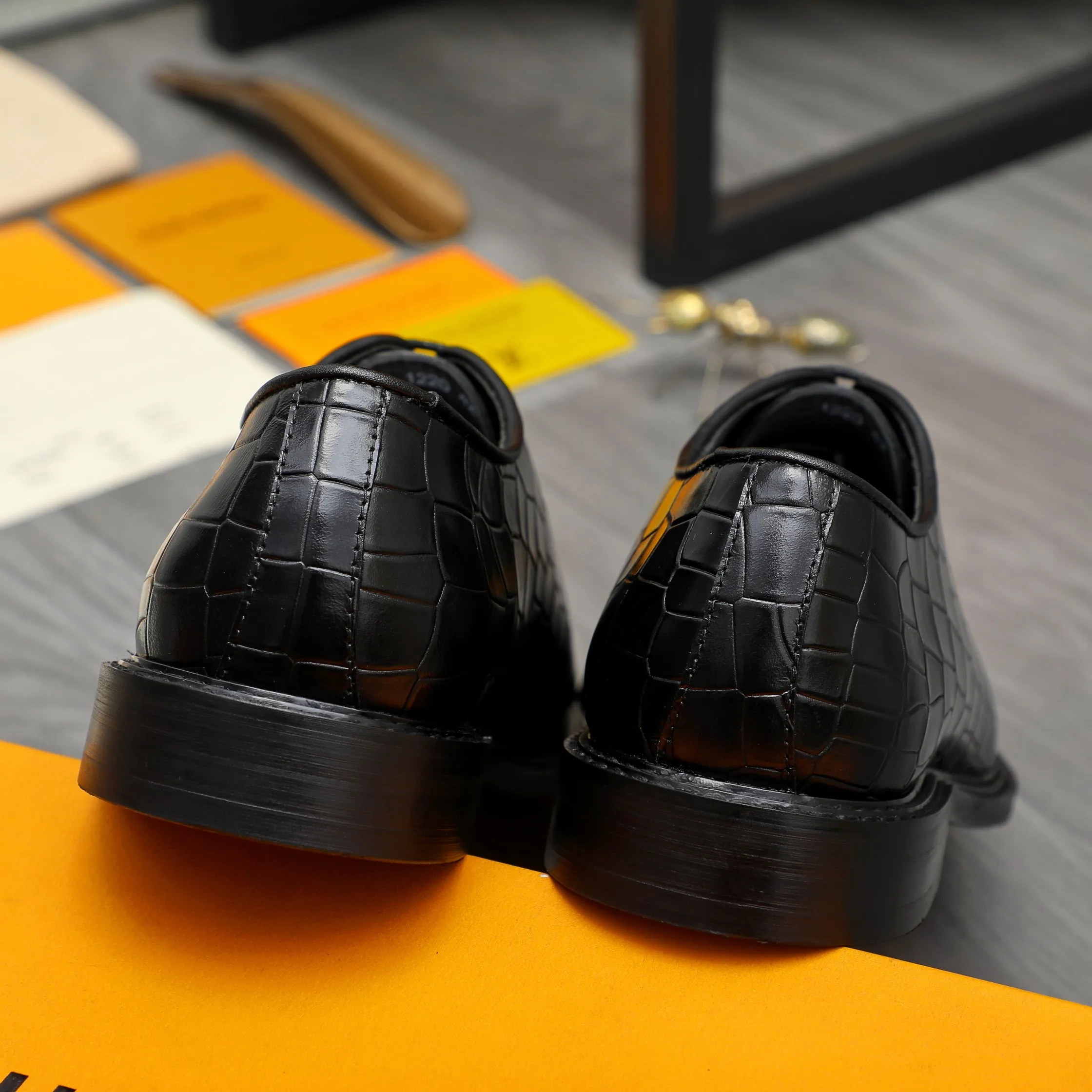 Men's shoes 💰p480 Product trademark: LV (Louis Vuitton) business lace-up leather shoes Regular size: 38-45 (45 is custom-made and non-returnable) Product materials: Selected high-quality stone grain cowhide upper, cowhide lining, rubber outsole